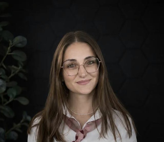 Porträt von Laura Kovacs